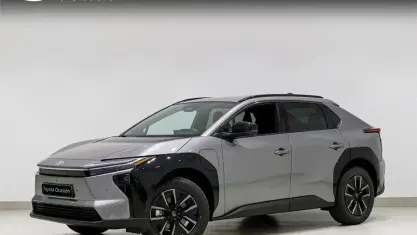 Käytetty Toyota bZ4X Advance 164 kW (224 HP) 2025 Harmaa Katumaasturi
