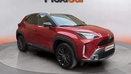 Usado Toyota Yaris Hybrid Active 116 CV (85 kW) 2021 Granate