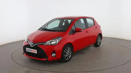 Usado Toyota Yaris Active 70 CV (51 kW) 2017 Rojo Utilitario
