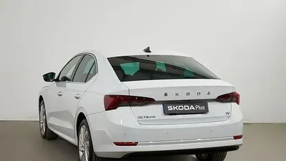 Blanco Usado 2025 Skoda Octavia Style Berlina | 29.900 € (Precio justo)