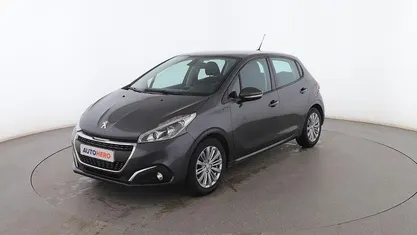 Usado Peugeot 208 Signature Sky 82 CV (60 kW) 2019 Gris Utilitario
