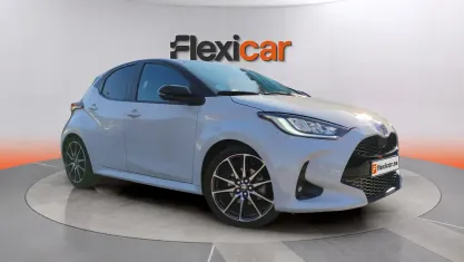 Usado Toyota Yaris Hybrid Plus 130 CV (95 kW) 2024 Gris Berlina