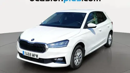 Usado Skoda Fabia Selection 95 CV (69 kW) 2024 Blanco Utilitario