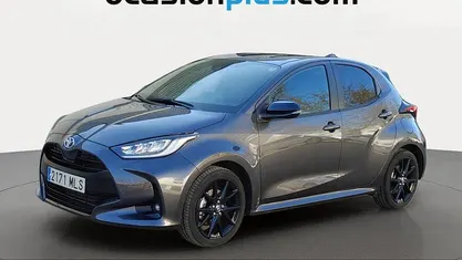 Usado Toyota Yaris Hybrid Plus 116 CV (85 kW) 2023 Gris Utilitario