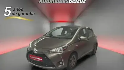Usado Toyota Yaris Hybrid Active 100 CV (73 kW) 2019 Gris Utilitario