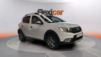 Usado Dacia Sandero Comfort 90 CV (66 kW) 2019 Blanco Berlina