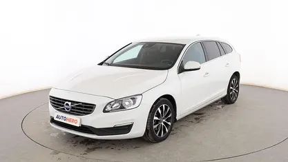 Usado Volvo V60 Momentum 150 CV (110 kW) 2018 Blanco Familiar