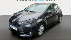 Negro Usado 2022 Toyota Yaris Hybrid Active Utilitario | 15.900 € (Precio justo)