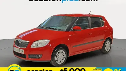 Usado Skoda Fabia 60 CV (44 kW) 2010 Rojo Utilitario