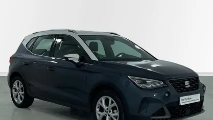 Usado Seat Arona FR 110 CV (80 kW) 2023 Gris SUV