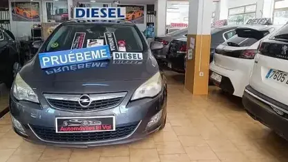 Usado Opel Astra Enjoy 110 CV (80 kW) 2010 Gris / plata Berlina