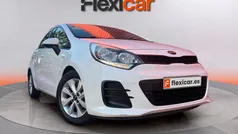 Blanco Usado 2016 Kia Rio Berlina | 8990 € (Precio justo)