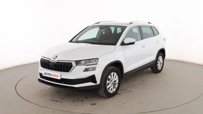 Usado Skoda Karoq Ambition 110 CV (80 kW) 2023 Blanco SUV