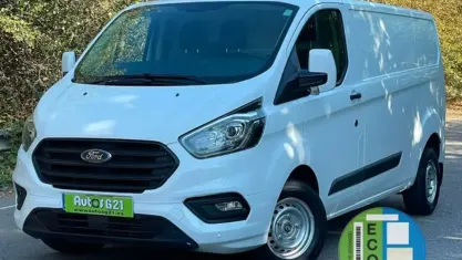 Usado Ford Transit Custom Trend 130 CV (95 kW) 2021 Blanco Berlina