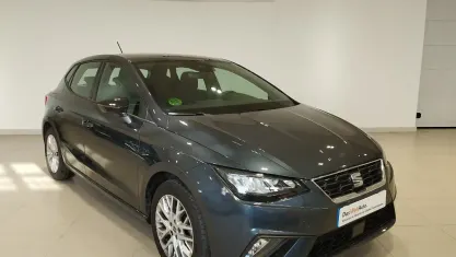 Usado Seat Ibiza FR 115 CV (84 kW) 2025 Gris Utilitario