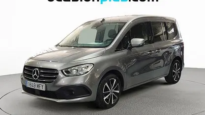 Usado Mercedes T180 116 CV (85 kW) 2023 Gris plata Monovolumen