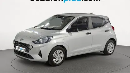 Usado Hyundai i10 67 CV (49 kW) 2022 Gris plata Utilitario