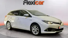 Blanco Usado 2017 Toyota Auris Hybrid Active Familiar | 12.640 € (Buen precio)