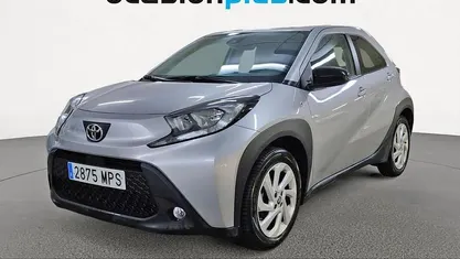 Usado Toyota Aygo X Play 72 CV (52 kW) 2024 Gris SUV