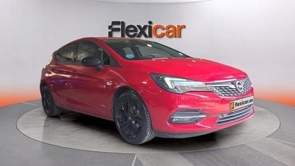 Usado Opel Astra Design & Tech 131 CV (96 kW) 2021 Rojo Berlina