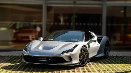 Usado Ferrari F8 720 CV (529 kW) 2022 Gris metalizado Descapotable
