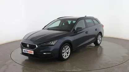 Usado Seat Leon Style 131 CV (96 kW) 2021 Azul Familiar