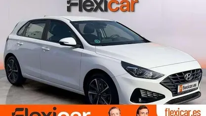 Käytetty Hyundai i30 120 HP (88 kW) 2021 Valkoinen Viistoperä