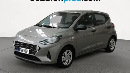 Usado Hyundai i10 67 CV (49 kW) 2022 Gris Utilitario