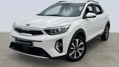 Clear white (ud) Usado 2021 Kia Stonic SUV | 16.495 € (Precio justo)