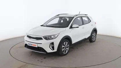 Usado Kia Stonic 101 CV (74 kW) 2022 Blanco SUV