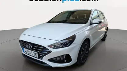 Usado Hyundai i30 110 CV (80 kW) 2022 Blanco Utilitario