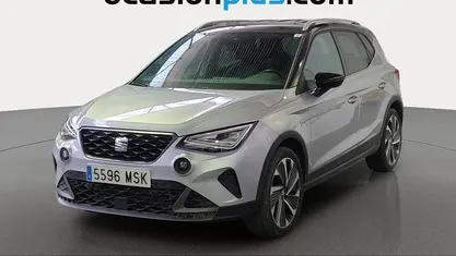 Usado Seat Arona FR 150 CV (110 kW) 2024 Gris plata SUV