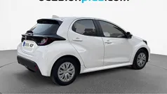Blanco Usado 2023 Toyota Yaris Active Utilitario | 14.082 € (Precio justo)