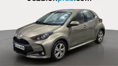 Marrón Usado 2024 Toyota Yaris Hybrid Active Utilitario | 17.228 € (Buen precio)