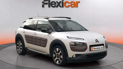 Usado Citroën C4 Feel 100 CV (73 kW) 2017 Blanco Berlina