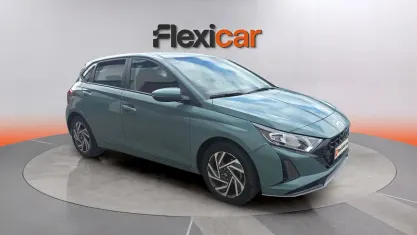 Usado Hyundai i20 101 CV (74 kW) 2024 Verde Utilitario