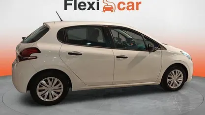 Usado 2016 Peugeot 208 Access Utilitario | 7490 € (Precio justo)