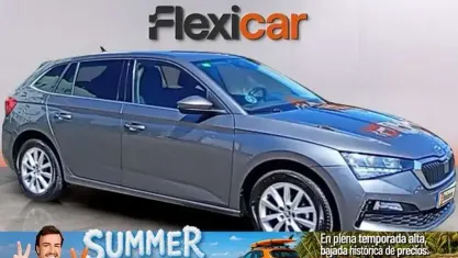 Usado Skoda Scala Ambition 95 CV (69 kW) 2022 Gris Utilitario