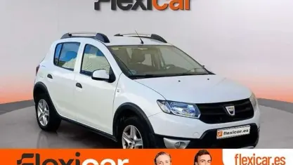Usado Dacia Sandero Lauréate 90 CV (66 kW) 2016 Blanco Utilitario