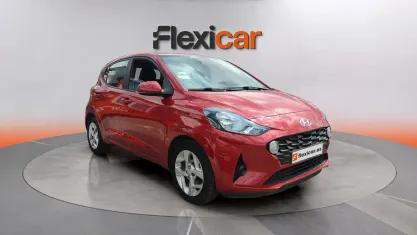 Usado Hyundai i10 67 CV (49 kW) 2023 Rojo Utilitario
