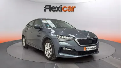 Usado Skoda Scala Ambition 116 CV (85 kW) 2021 Gris Utilitario