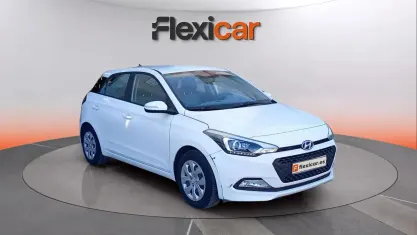 Usado Hyundai i20 84 CV (61 kW) 2017 Blanco Berlina