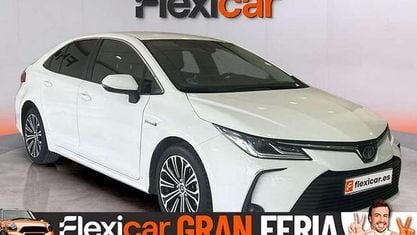 Używany Toyota Corolla 122 KM (89 kW) 2019 Biały Sedan/Limuzyna