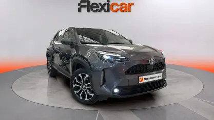Usado Toyota Yaris Style 116 CV (85 kW) 2022 Gris Utilitario