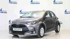 Gris Usado 2020 Toyota Yaris Hybrid Active Berlina | 18.500 € (Precio justo)