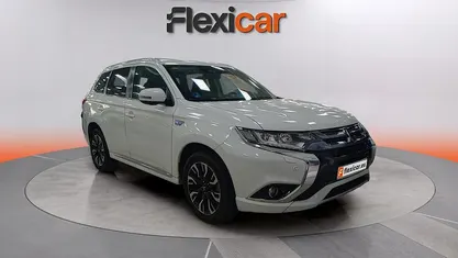 Usado Mitsubishi Outlander P-HEV 203 CV (149 kW) 2018 Blanco SUV