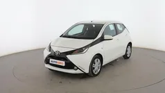 Blanco Usado 2015 Toyota Aygo X-play Utilitario | 11.299 € (Precio justo)