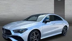 Gris / plateado Usado 2023 Mercedes CLA200 AMG line Berlina | 39.800 € (Precio justo)