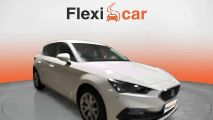Usado Seat Leon Style 110 CV (80 kW) 2021 Blanco Berlina