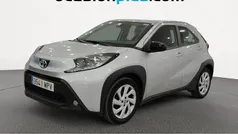 Gris Usado 2024 Toyota Aygo Play Utilitario | 14.082 € (Precio justo)